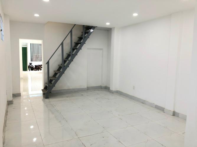 Phòng khách nhà phố Nhà phố 1 trệt 1 lầu Quận 1 hẻm xe hơi, thích hợp kinh doanh.