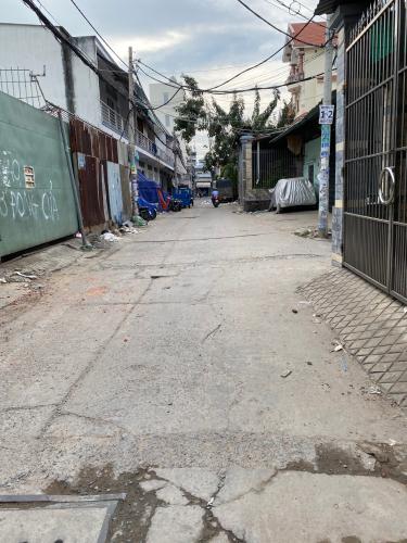 Hẻm nhà phố Nhà phố Bình Tân hướng Bắc thiết kế hiện đại, hẻm xe hơi.