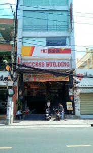 Mặt tiền văn phòng Quận Tân Phú Văn phòng tòa nhà Success Building, có thang máy và hầm để xe.