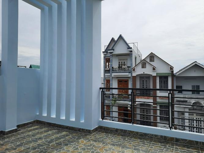 Sân thượng nhà phố Phan Huy Ích, Gò Vấp Nhà phố hướng Đông Nam, nằm trong hẻm rộng buôn bán sầm uất