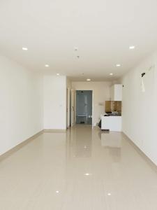 Phòng khách Moonlight Park View Office-tel Moonlight Park View tầng thấp, đón view nội khu hồ bơi.