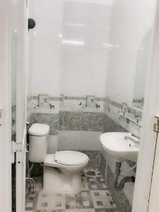 Mặt tắm nhà phố Quận Bình Tân Nhà phố Q.Bình Tân hướng Bắc diện tích sử dụng 100.6m2.