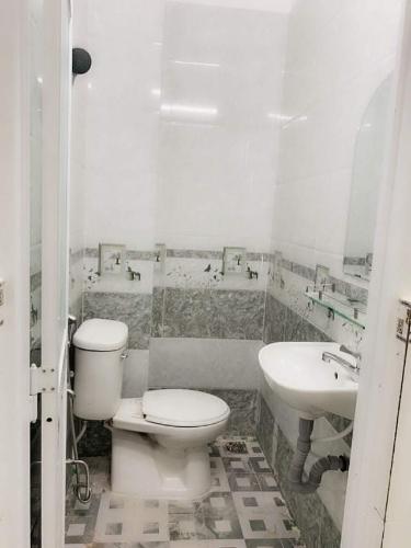 Mặt tắm nhà phố Quận Bình Tân Nhà phố Q.Bình Tân hướng Bắc diện tích sử dụng 100.6m2.