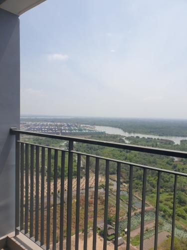 Ban công Vinhomes Grand Park Quận 9 Căn hộ tầng cao Vinhomes Grand Park ban công đón gió mát mẻ.