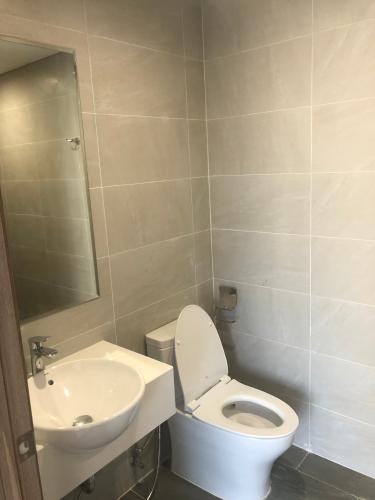 Toilet Vinhomes Grand Park Quận 9 Căn hộ Vinhomes Grand Park tầng cao, view nhìn thành phố và sông.