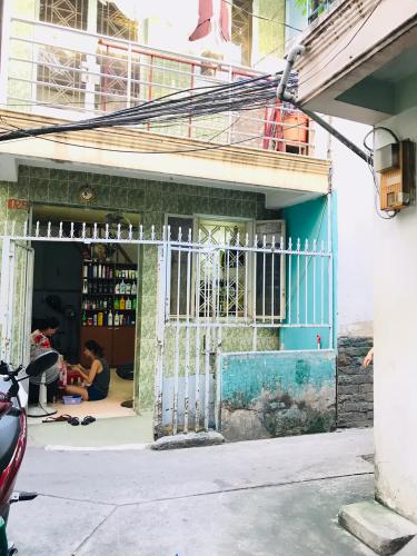 Hẽm sau nhà phố Quận 1  Nhà phố đường hẻm  Trần Quang Khải, sổ hồng đầy đủ, diện tích đất 28.6m2.