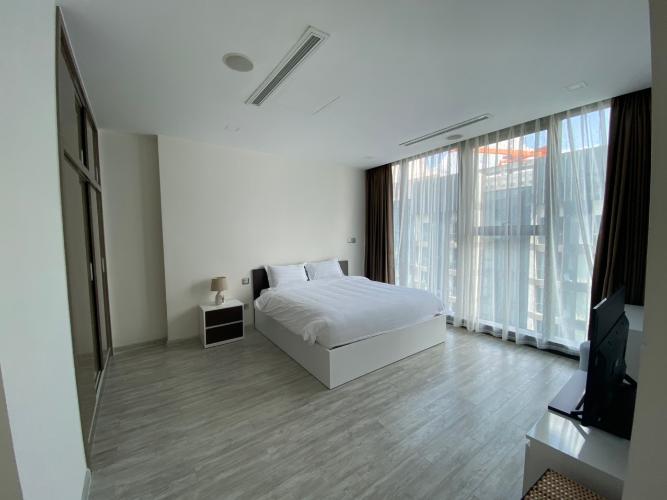 phòng ngủ Căn hộ Vinhomes Golden River tầng cao, nội thất đầy đủ.