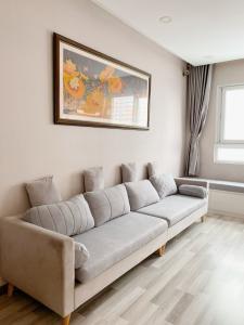 Phòng khách Topaz City Quận 8 Căn hộ Topaz City ban công hướng Bắc, đầy đủ nội thất.