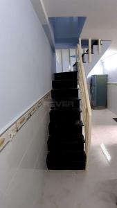 Cầu thang nhà phố Phạm Thế Hiển, quận 8 Nhà phố có sổ hồng riêng, bàn giao ngay, view hướng Bắc.