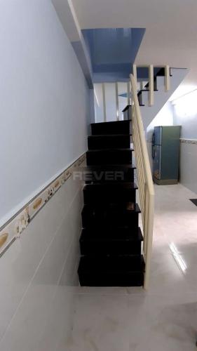 Cầu thang nhà phố Phạm Thế Hiển, quận 8 Nhà phố có sổ hồng riêng, bàn giao ngay, view hướng Bắc.