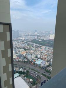 View ban công Vinhomes Central Park Căn hộ Vinhomes Central Park tầng cao, cửa hướng Đông.