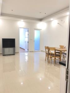 Căn hộ Moonlight Boulevard, Bình Tân Căn hộ Moonlight Boulevard tầng trung, ban công hướng Nam.