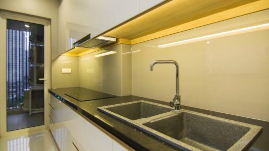 Phòng bếp Sunrise Cityview, Quận 7 Căn hộ Sunrise City View tầng trung, ban công hướng Đông.