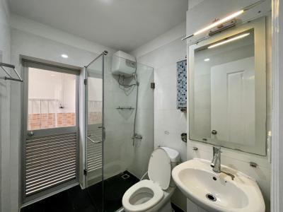 Phòng tắm căn hộ Sky Garden 3, Quận 7 Căn hộ Sky Garden 3 tầng 6, view cây xanh thoáng mát trong lành.