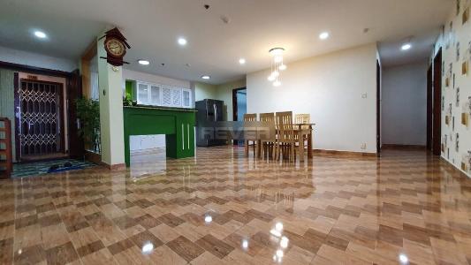 Phòng bếp Chánh Hưng- Giai Việt, Quận 8 Căn hộ Chánh Hưng Giai Việt tầng trung, ban công hướng Đông.