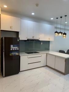 Bếp Saigon South Residence  Căn hộ Saigon South Residence ban công hướng Tây, nội thất tiện nghi.