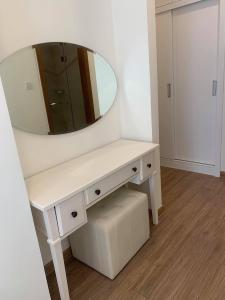 Phòng ngủ Vinhomes Central Park Căn hộ Vinhomes Central Park tầng cao, ban công hướng Tây Bắc.