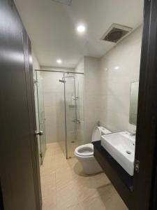 Phòng tắm , Căn hộ Sunrise City View , Quận 7 Căn hộ Sunrise Cityview tầng 33 ban công đón gió, nội thất cơ bản.