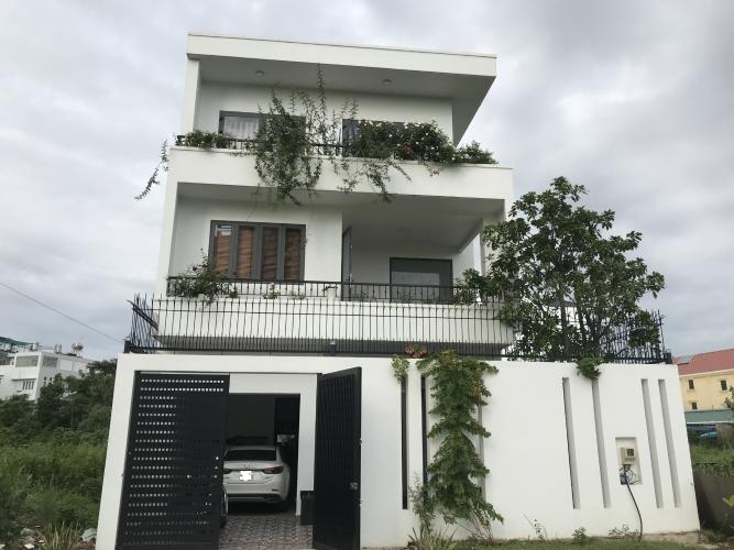 Biệt thự Quận 2 Biệt thự diện tích 165m2 được thiết kế sang trọng, bàn giao nội thất cơ bản.