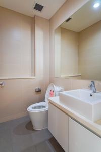 Phòng tắm The Vista An Phú, Quận 2 Căn hộ The Vista An Phú tầng cao, view Xa lộ Hà Nội.