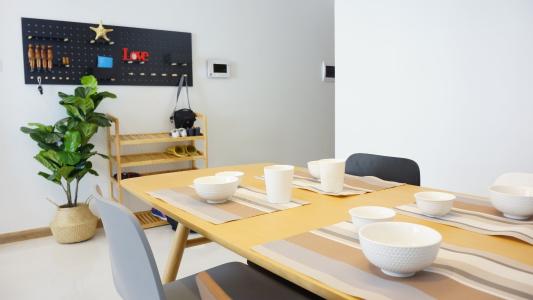 Phòng bếp căn hộ Vinhomes Central Park, Quận Bình Thạnh Căn hộ Vinhomes Central Park đón view tầng cao, đầy đủ nội thất.