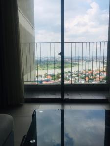 View căn hộ Masteri Thảo Điền, Quận 2 Căn hộ Masteri Thảo Điền tầng cao view sông mát mẻ, nội thất cơ bản.