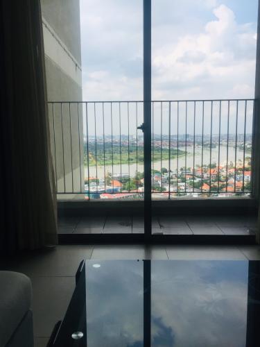 View căn hộ Masteri Thảo Điền, Quận 2 Căn hộ Masteri Thảo Điền tầng cao view sông mát mẻ, nội thất cơ bản.
