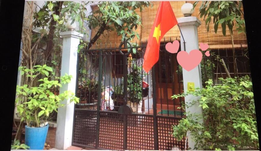 Sân văn phòng đường số 2, Quận 2 Văn phòng có sân vườn mát mẻ, diện tích 75m2, hướng Tây Bắc.