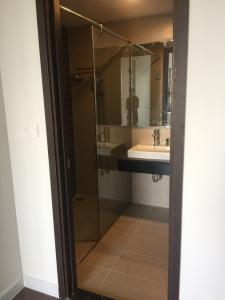 Phòng tắm căn hộ Sunrise Riverside Căn hộ Sunrise Riverside view sông thoáng mát, nội thất cơ bản.