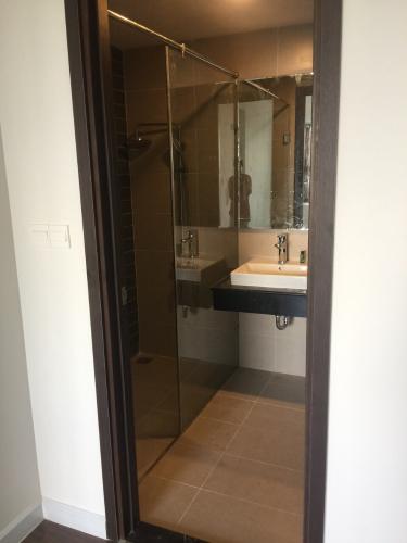 Phòng tắm căn hộ Sunrise Riverside Căn hộ Sunrise Riverside view sông thoáng mát, nội thất cơ bản.