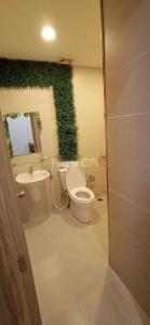 Phòng tắm Charmington La Pointe, Quận 10 Officetel Charmington La Pointe đầy đủ nội thất, hướng Tây.