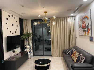 Phòng khách Vinhomes Golden River, Quận 1 Căn hộ Vinhomes Golden River tầng thấp, nội thất tiện nghi.