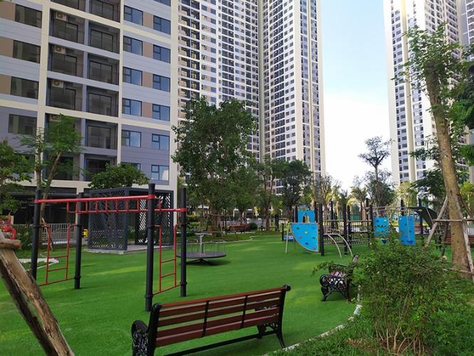 Toàn cảnh Vinhomes Grand Park Quận 9 Căn hộ Vinhomes Grand Park tầng 9, view sông và thành phố.