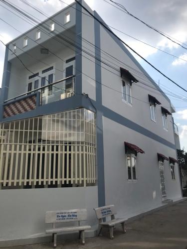 Mặt tiền nhà phố quận 9 Nhà phố quận 9 rộng 81.7m2, mặt tiền ngay ngã 3 đường.