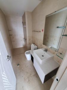 Không gian căn hộ Viva Riverside, Quận 6 Căn hộ Viva Riverside được thiết kế hiện đại, ban công đón gió mát mẻ.