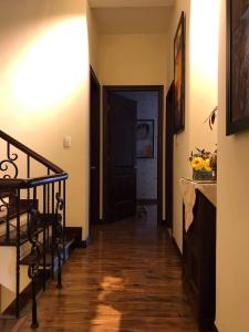 Không gian nhà phố Nhà phố vườn 2 mặt tiền cửa chính hướng Đông Bắc, diện tích đất 126m2.