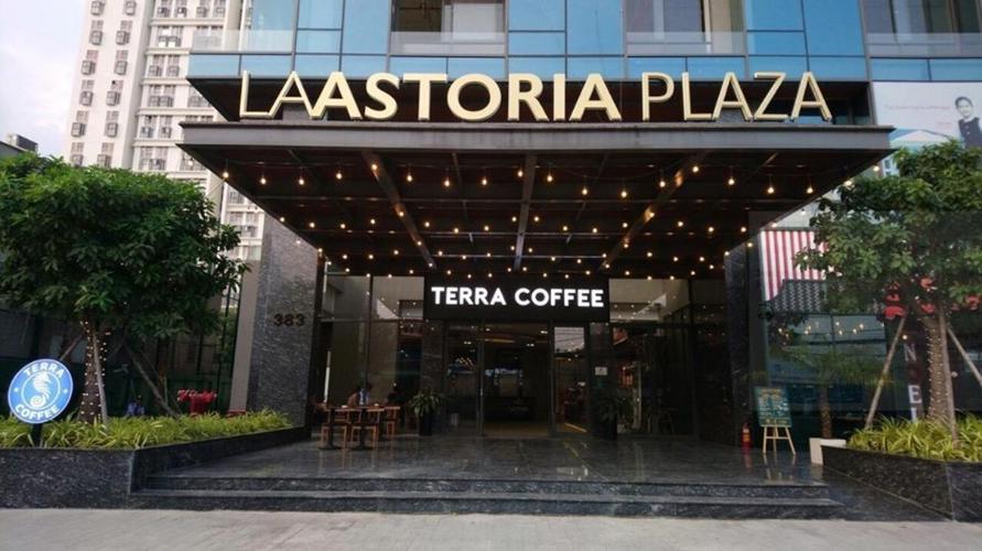 La Astoria Căn hộ La Astoria tầng trung, ban công hướng Đông.