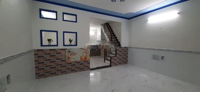 Bên trong nhà phố Tân Chánh Hiệp 10, Quận 12 Nhà phố hẻm xe hơi hướng Nam, cách đường chính hơn 100m.