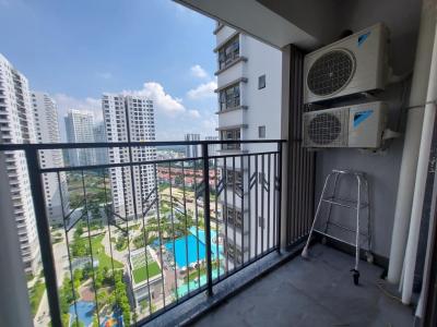 Căn hộ Saigon South Residence tầng trung, ban công hướng Nam.