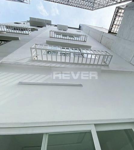 Mặt tiền nhà phố Quận 7 Nhà phố thiết kế kỹ lưỡng có 1 trệt 3 lầu diện tích 72m2, nội thất cơ bản.