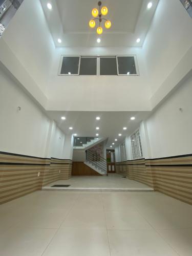 Phòng khách nhà phố Quận Phú Nhuận Nhà hẻm Huỳnh Văn Bánh cửa hướng Nam, bàn giao nội thất cơ bản.