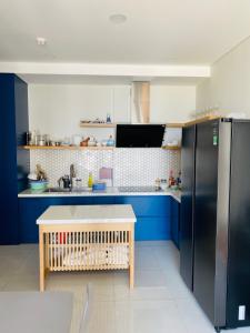 Phòng bếp Jamila Khang Điền, Quận 9 Căn hộ Jamila Khang Điền tầng trung, cửa chính hướng Tây Nam.