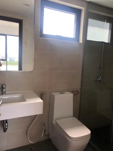 Phòng tắm One Verandah Quận 2 Căn hộ One Verandah tầng trung, nội thất cơ bản.