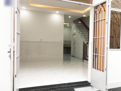 Bên trong nhà phố Lạc Long Quân, Quận 11 Nhà phố hướng Đông Bắc, hẻm 4m xe hơi, thông thoáng đường lớn.