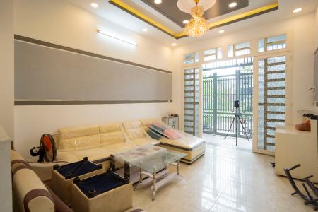 Phòng khách nhà phố đường Đào Tông Nguyên, Nhà Bè Nhà phố hướng Tây Bắc diện tích 108m2, hẻm xe hơi rộng.