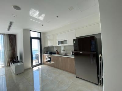 bếp Căn hộ Vinhomes Golden River tầng cao, nội thất đầy đủ.