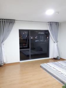 Phòng ngủ La Astoria, Quận 2 Căn hộ tầng trung La Astoria view thoáng mát, nội thất đầy đủ.