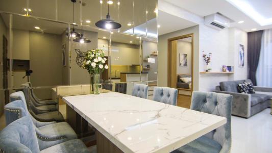 Bàn ăn Sunrise Cityview, Quận 7 Căn hộ Sunrise City View tầng trung, ban công hướng Đông.