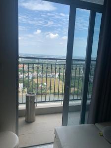 View ban công Vinhomes Central Park Căn hộ Vinhomes Central Park tầng cao, hướng Đông Nam.