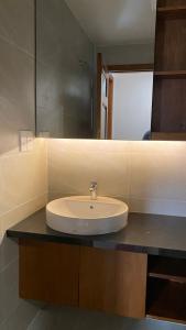 Phòng tắm căn hộ Saigon South Residence Cho thuê căn hộ Saigon South Residence tầng trung, diện tích 94.89m2, đầy đủ nội thất, ban công hướng Nam.